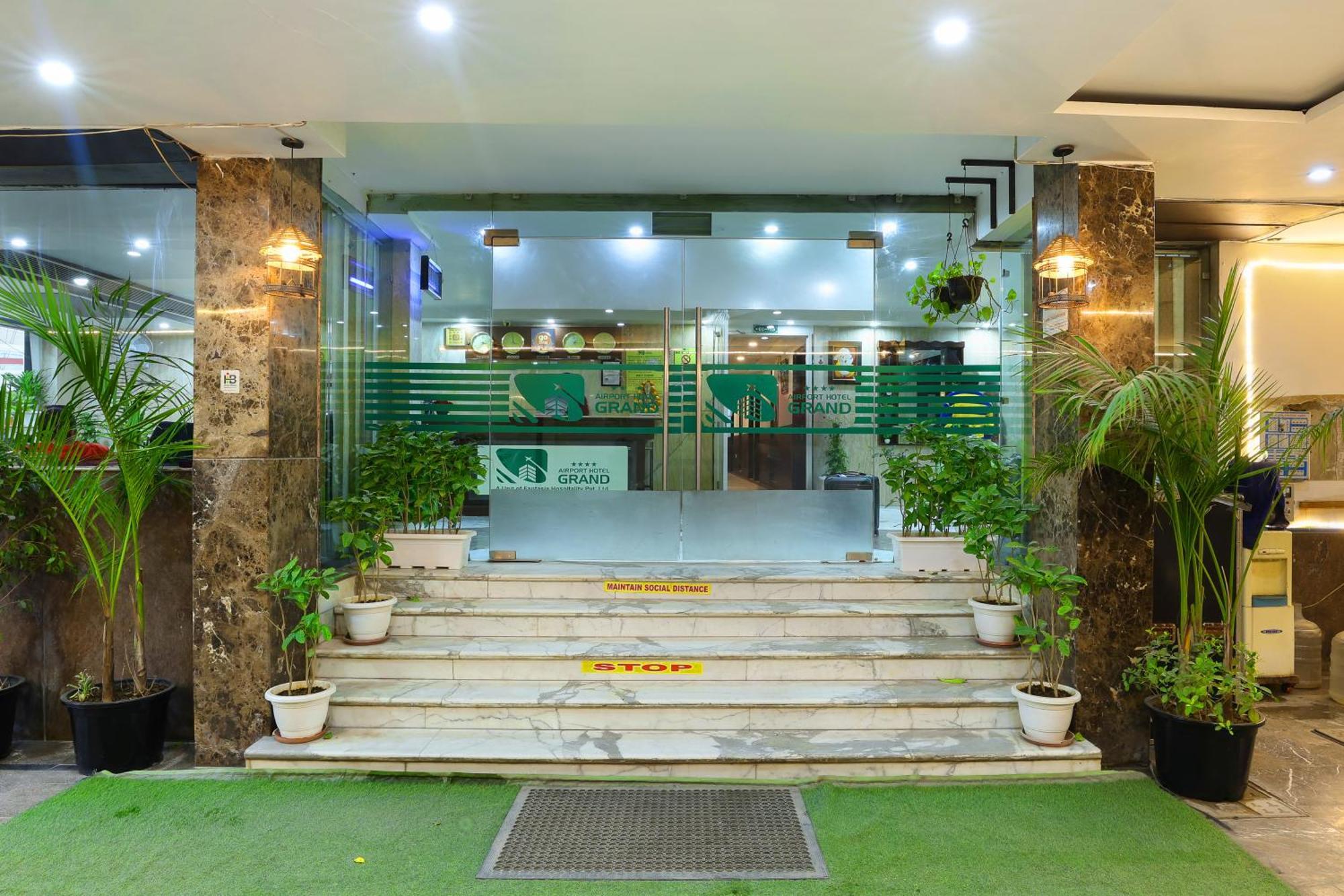 Airport Hotel Grand By Fantasia Yeni Delhi Dış mekan fotoğraf